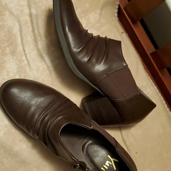 Shoes - Picture 5 of 5